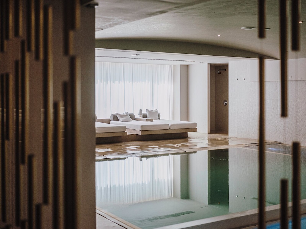 swimming pool spa
