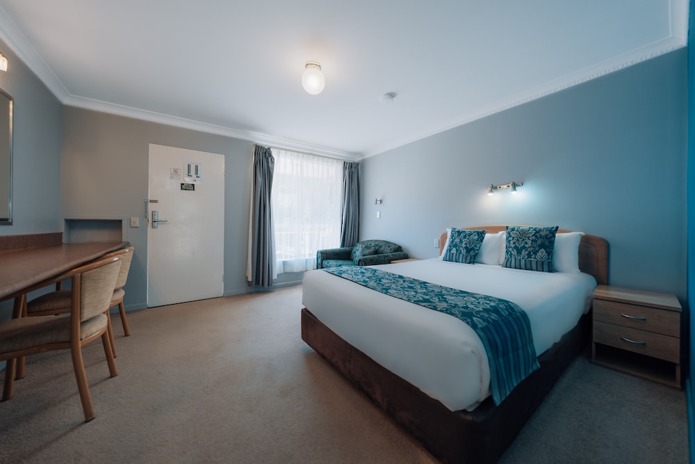 GOSFORD PALMS MOTOR INN 8/62