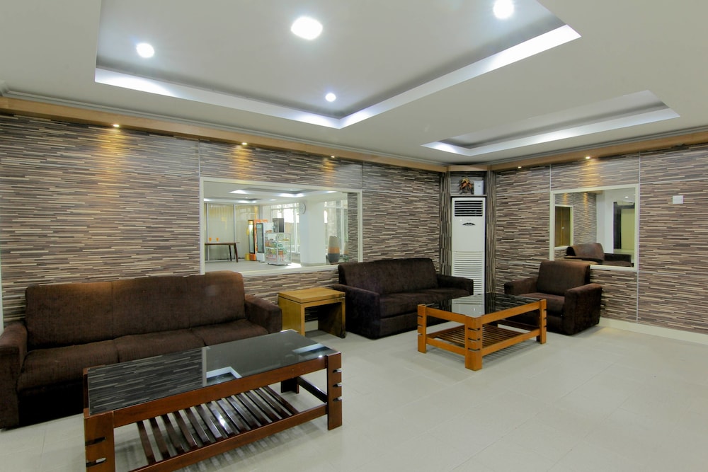 University Hotel 33/47