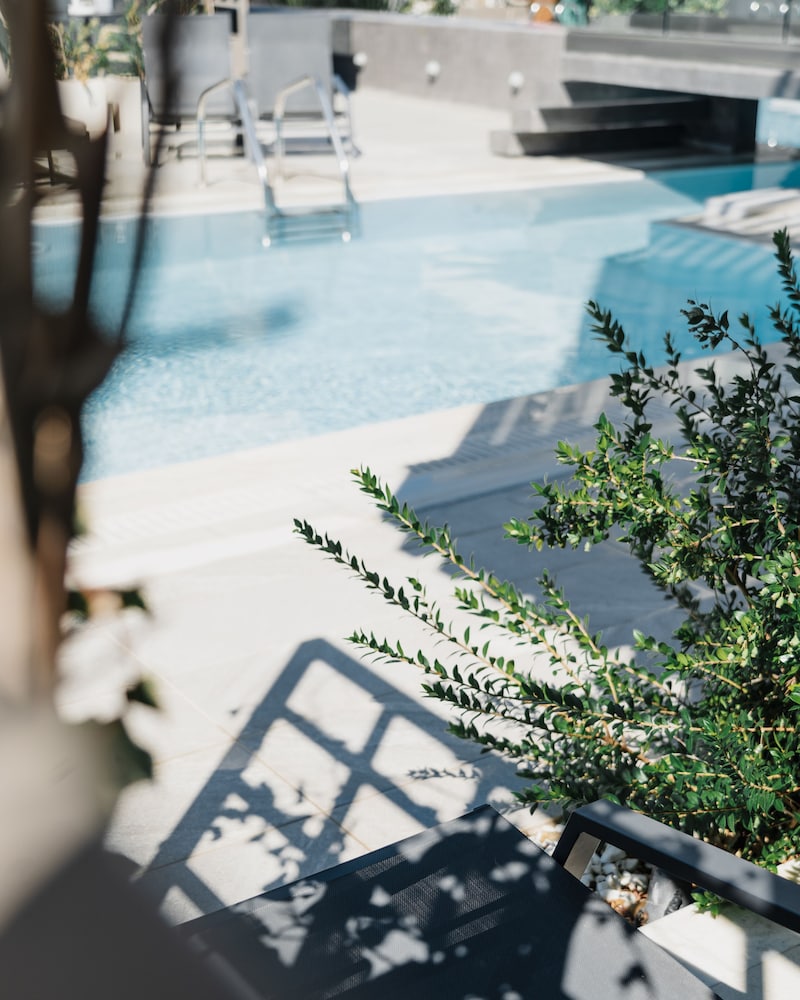 Serenity Suites 31/50