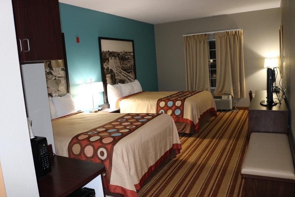 غرفة قياسية بسريرين كوين للمدخنين، Super 8 by Wyndham Rainsville 5/7