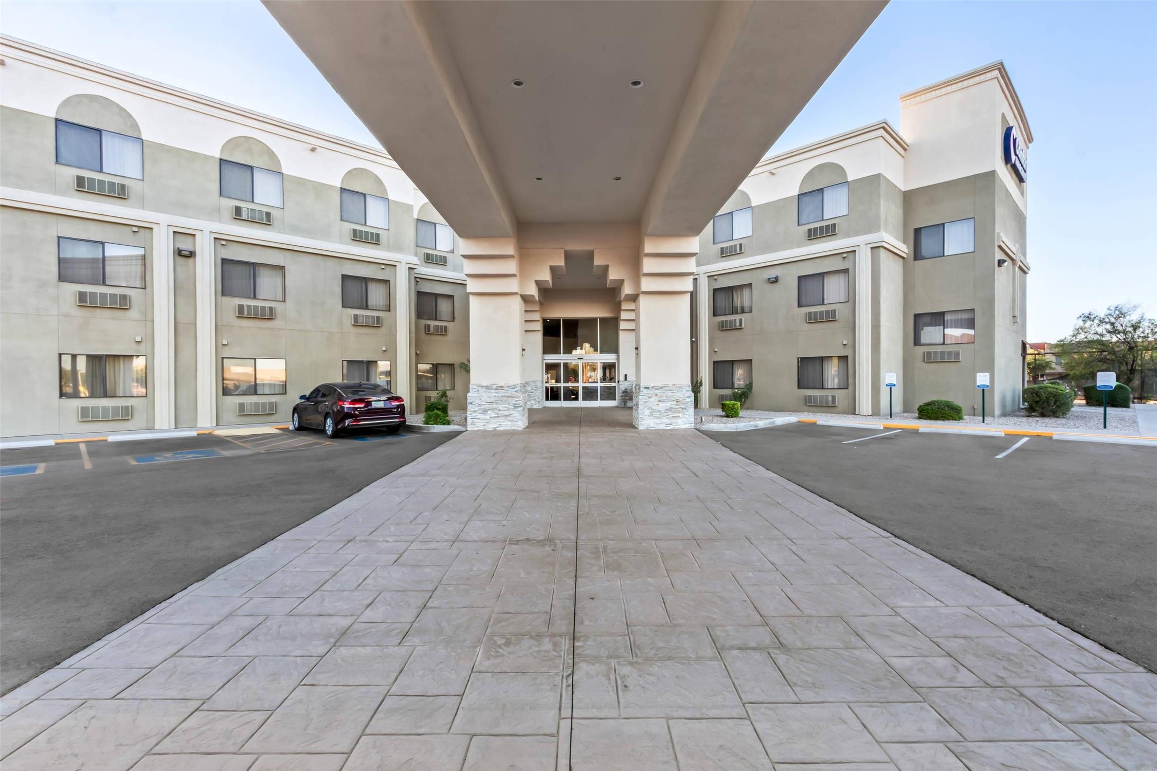 Comfort Inn and Suites Surprise Near Sun City West 44/55