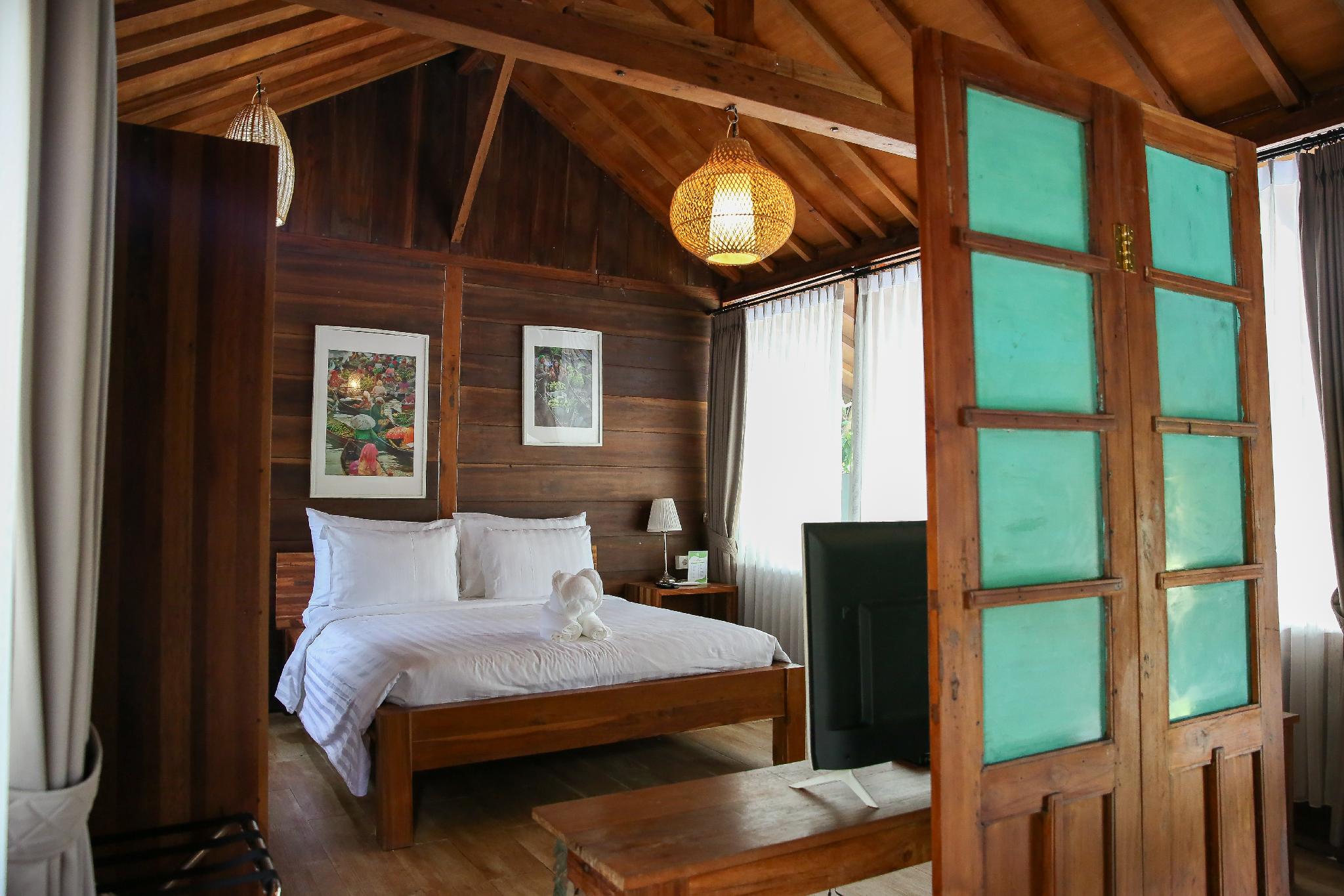 Wooden, King Bed