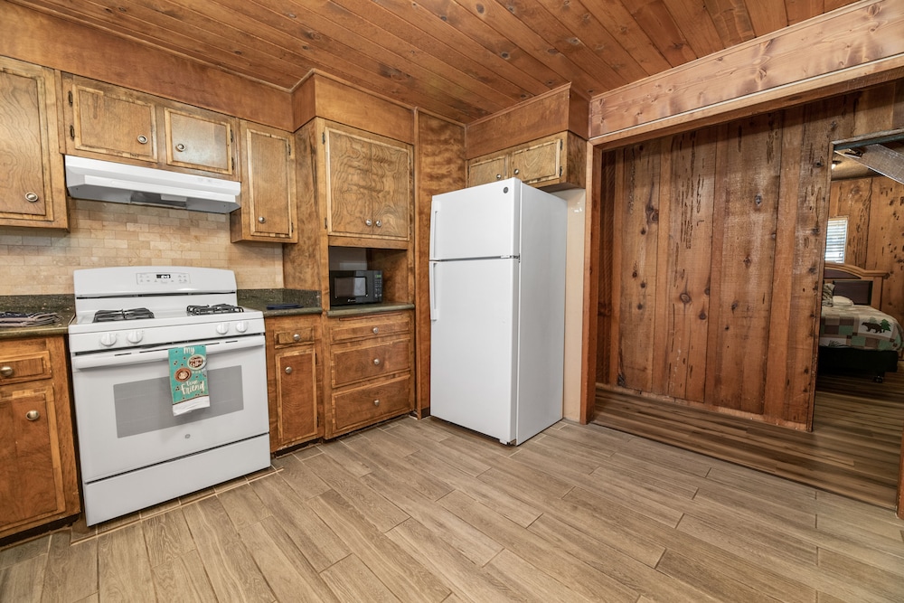 Big Bear Lakefront Lodge 8/50