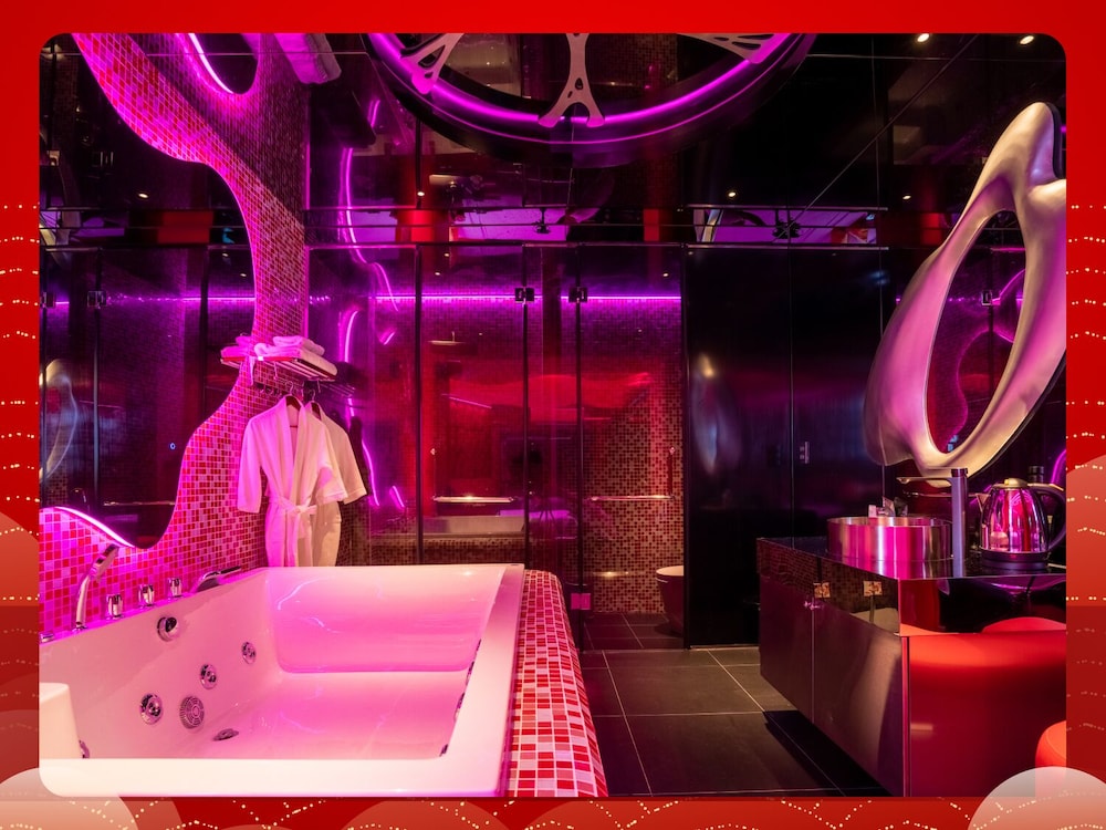 Cupid 2 Hotel 59/67