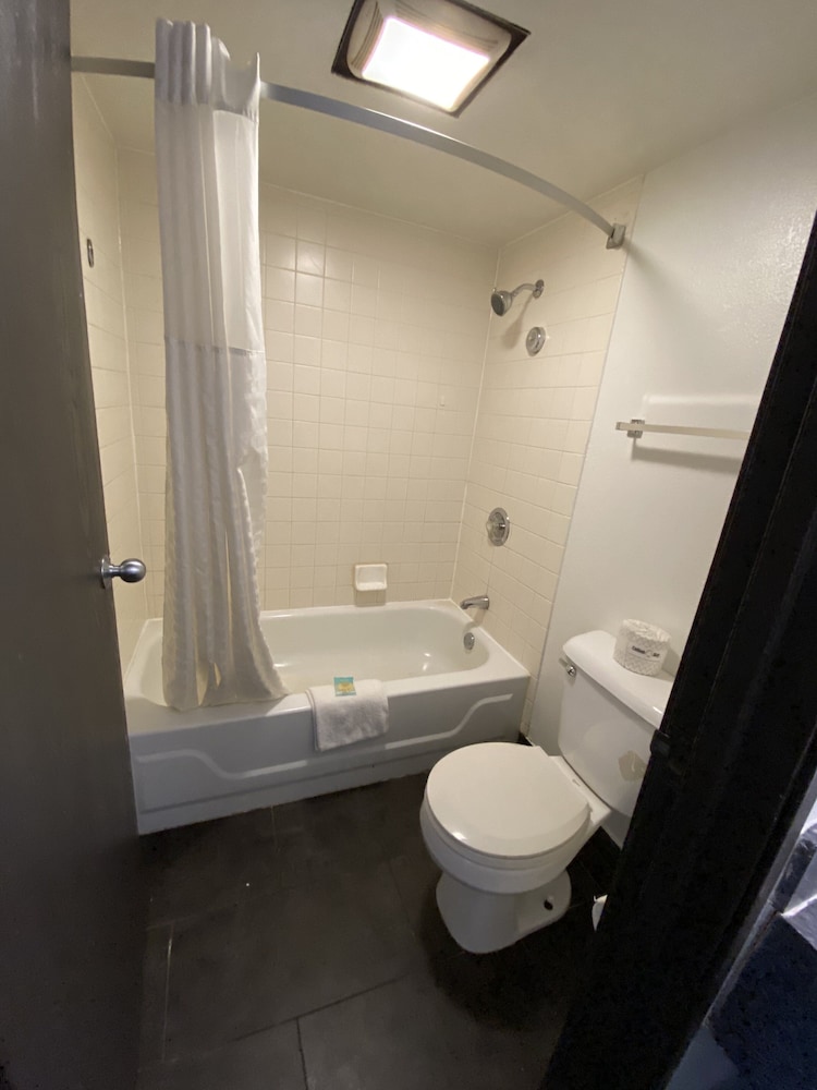 Travelodge Cleveland/Willoughby 13/29