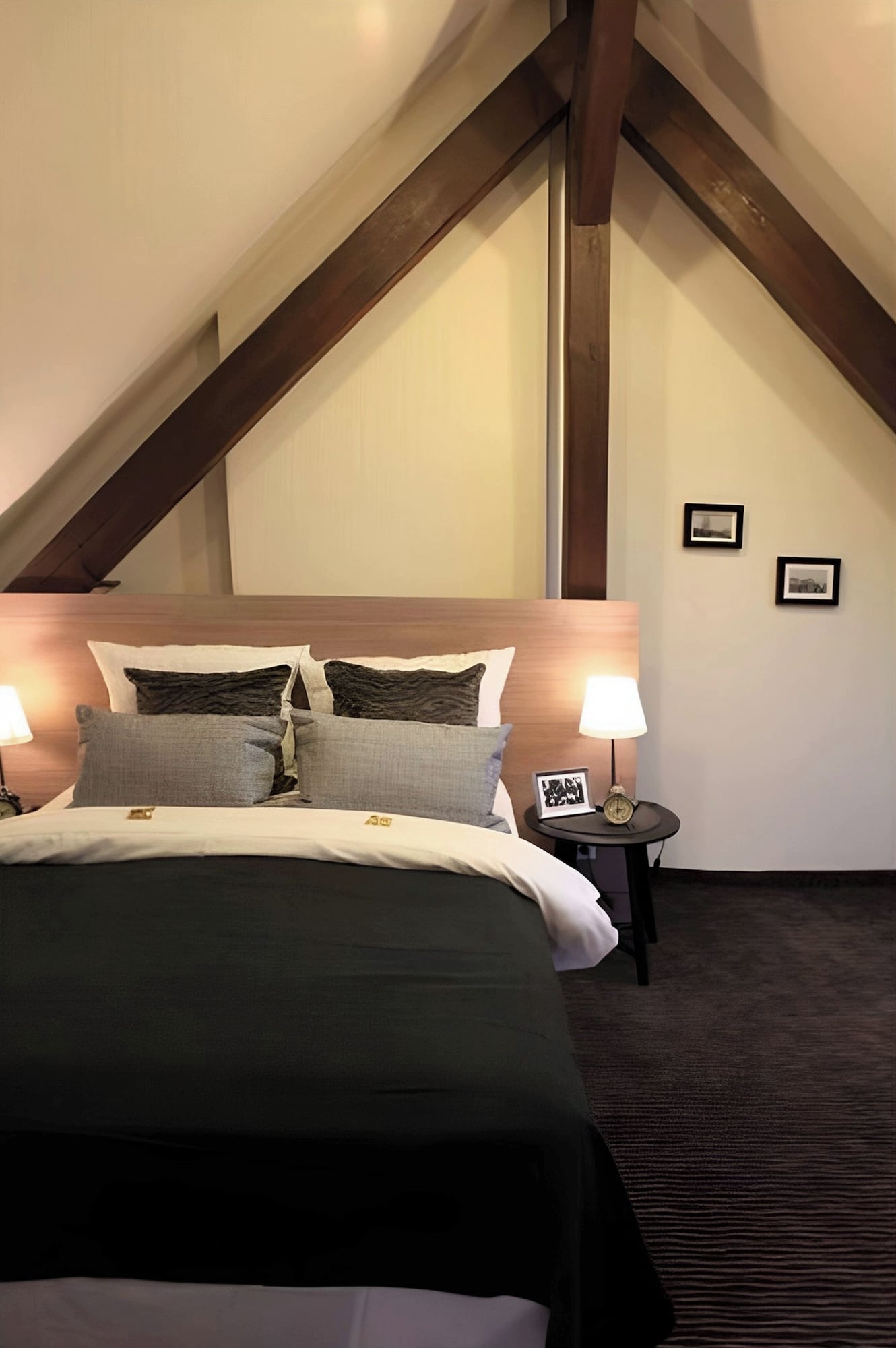 ROOM, QUADRUPLE, SHARED BATHROOM