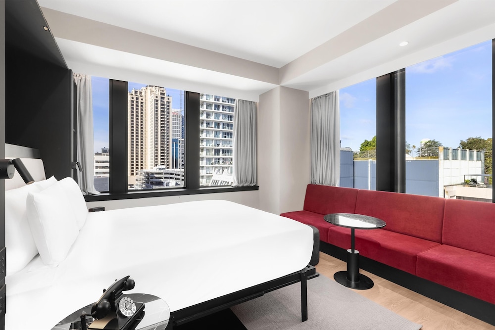 Radisson RED Auckland 8/50