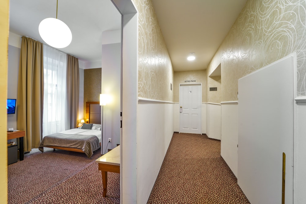 Metropolitan Old Town Hotel 25/63