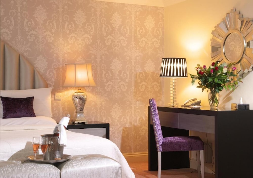 Castle Hotel Macroom 12/28