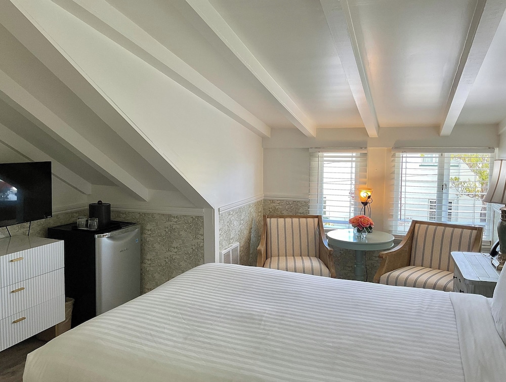 HIDEAWAY, OCEAN VIEW