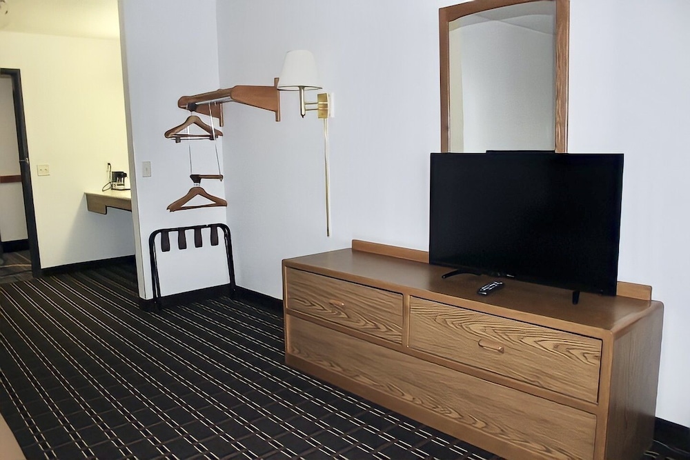 AmeriVu Inn and Suites-Stanley 10/47