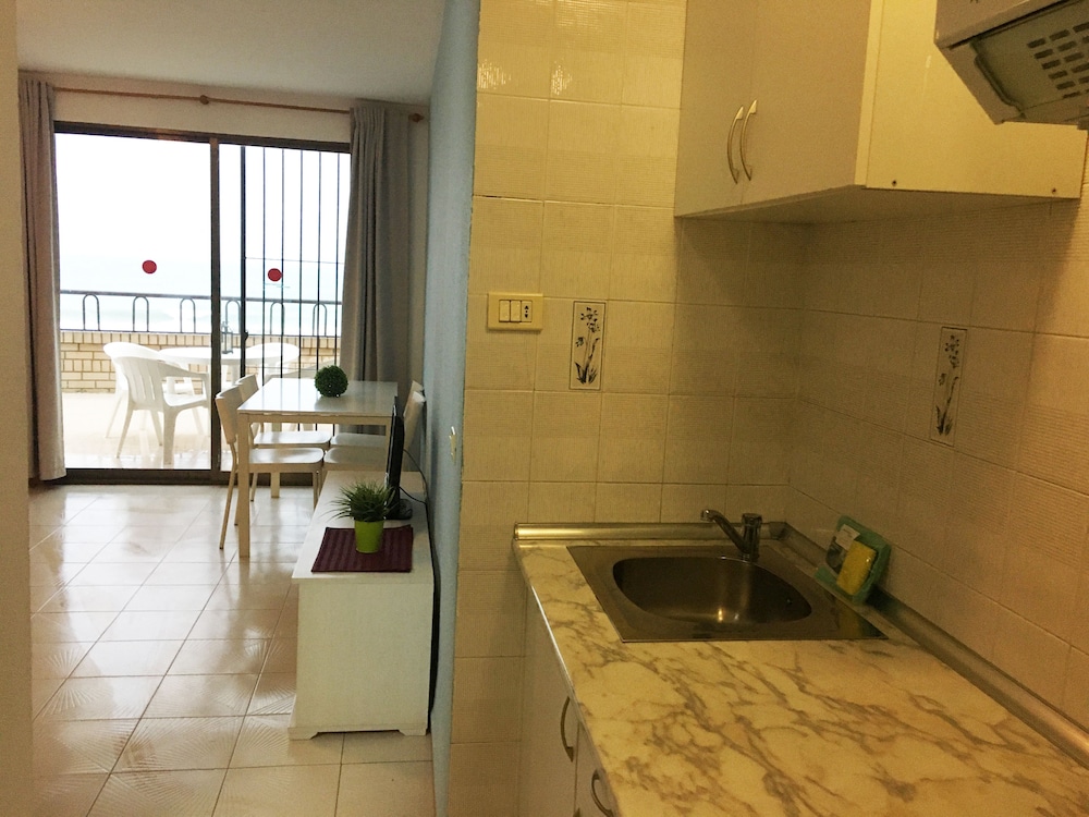 APARTAMENTOS BERNAT PIE DE PLAYA 3000 24/68