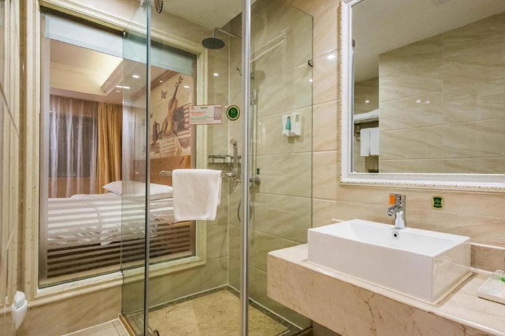 Vienna Hotel (Suzhou Fashion stage Yangcheng Lake store) 45/46