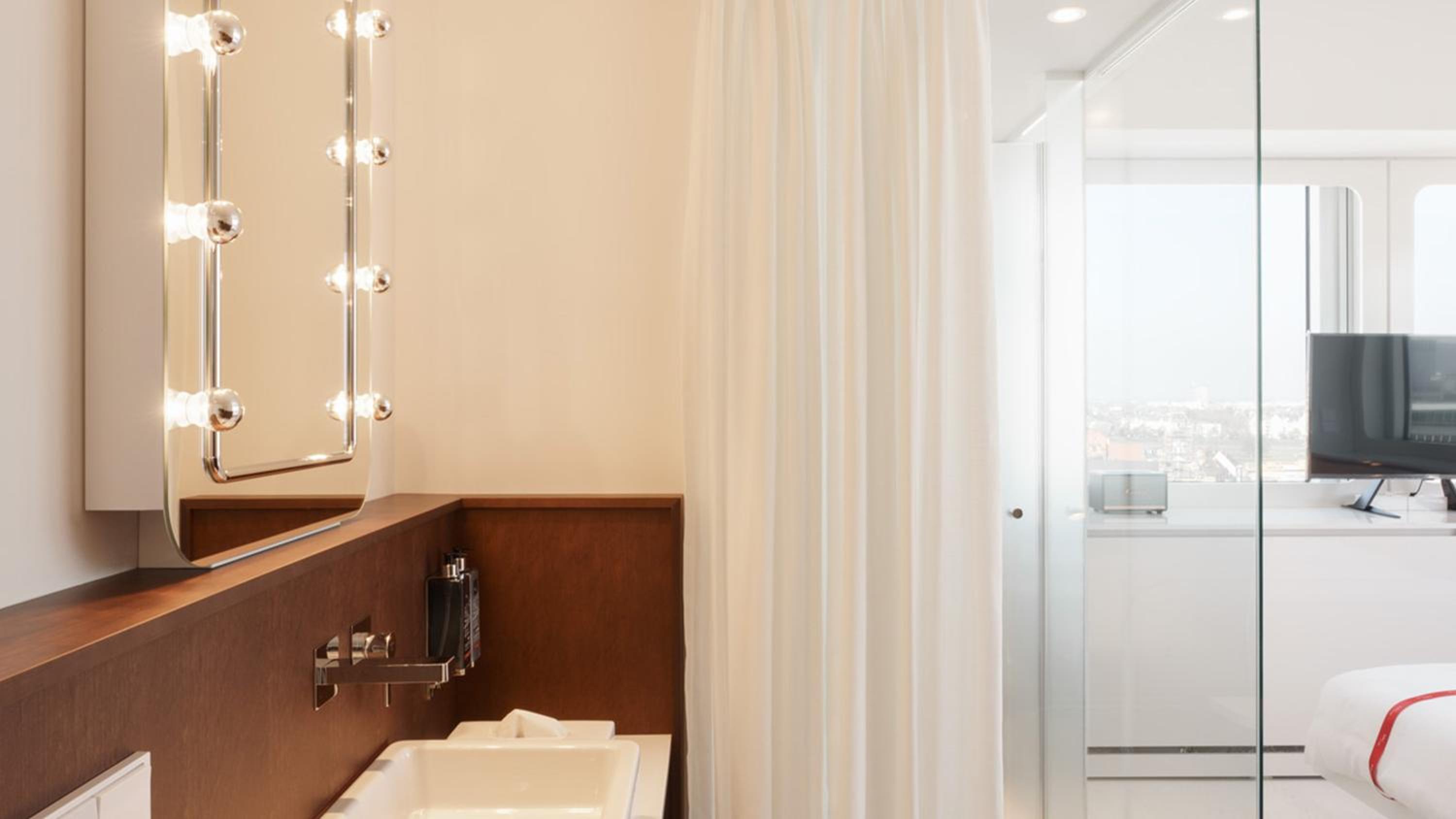 غرفة مريحة بسرير كوين، Ruby Luna Hotel Dusseldorf 4/4
