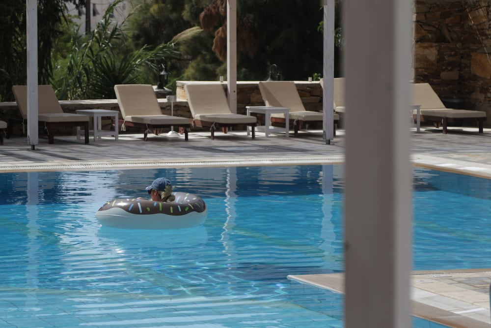Armadoros Hotel / Ios Backpackers 37/47