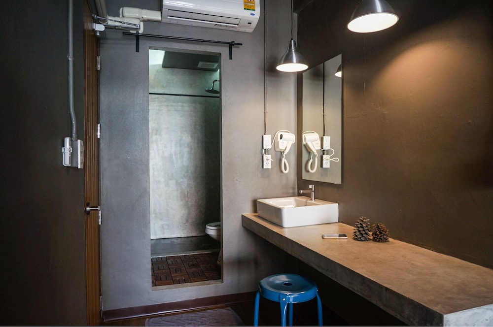 In A Box Hostel 61/65