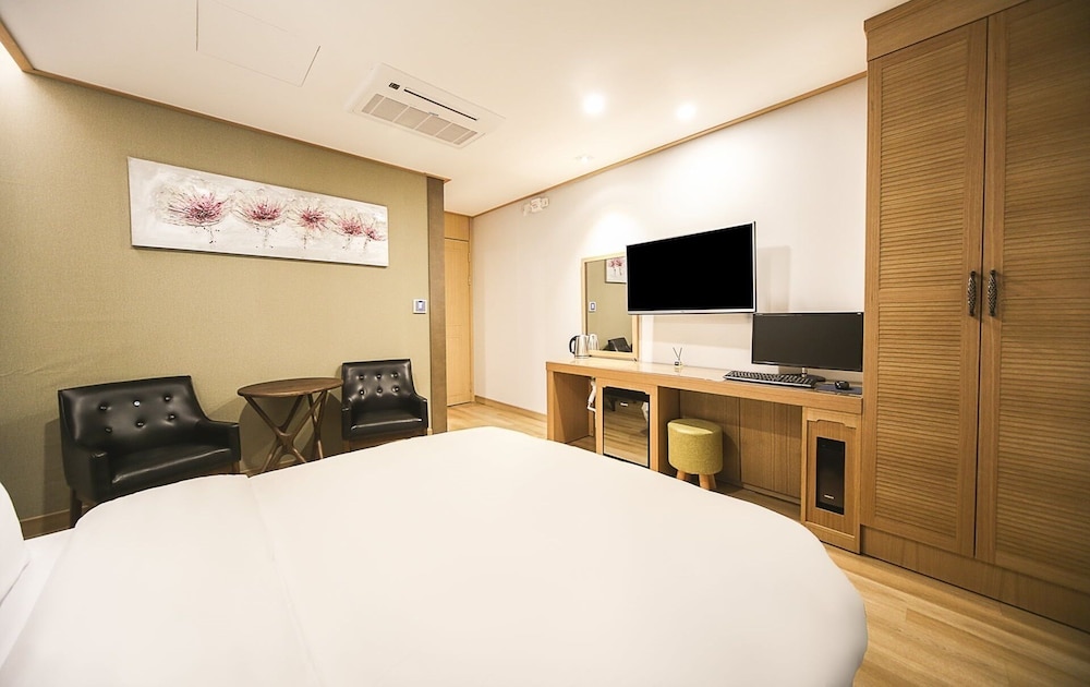 Hotel Golden Hill 26/65
