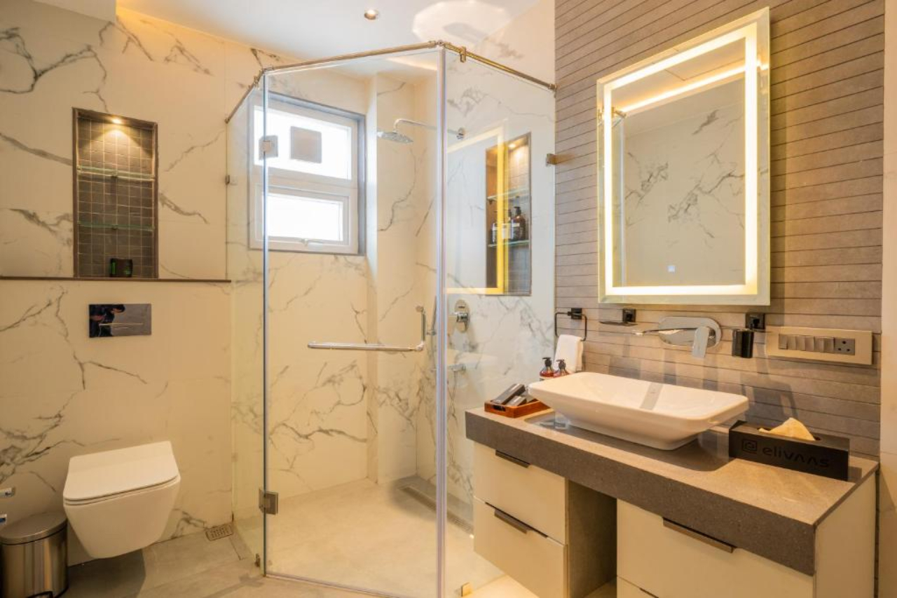 ELIVAAS Prive The Royce Lilly Luxe 4 BHK Hilltop Villa with Jacuzzi 20/23