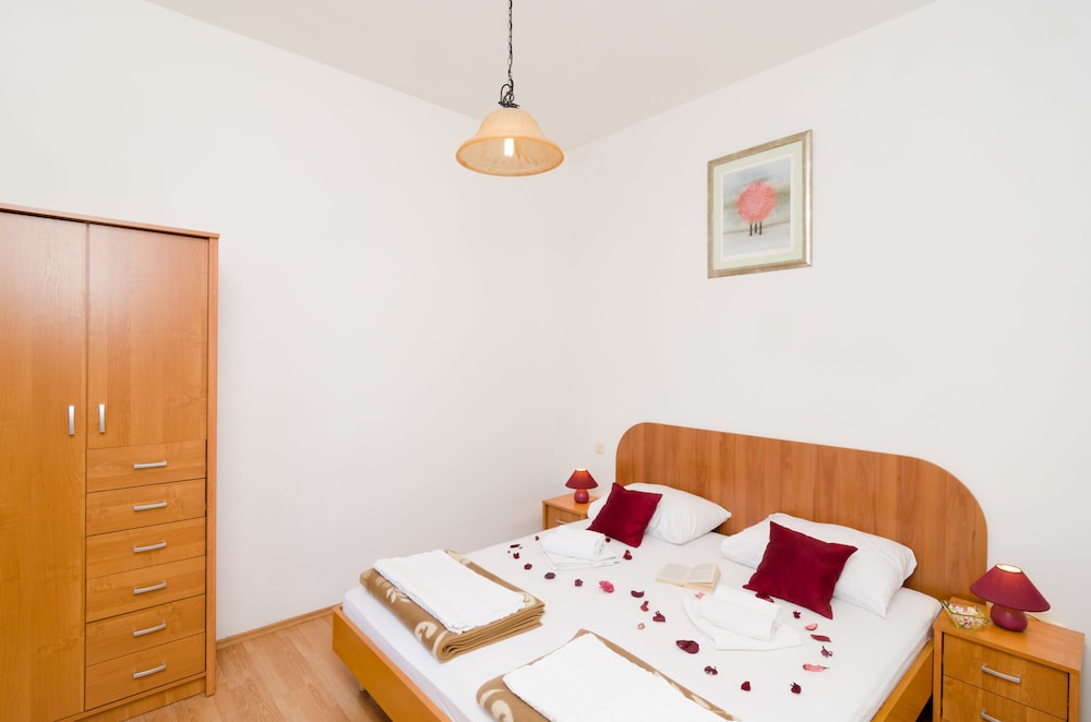 APARTMENTS SENJO 25/76