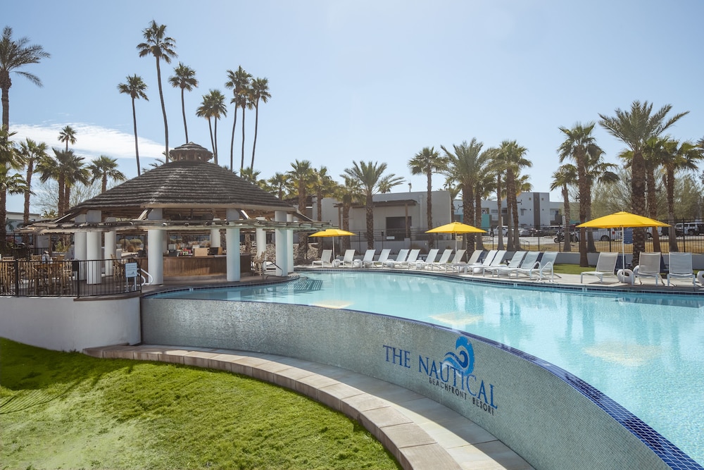 The Nautical Beachfront Resort 2/70