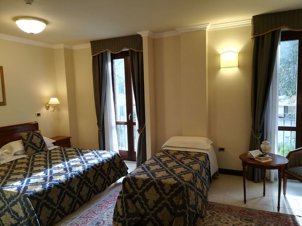 Villa Cattani Stuart Hotel 7/30