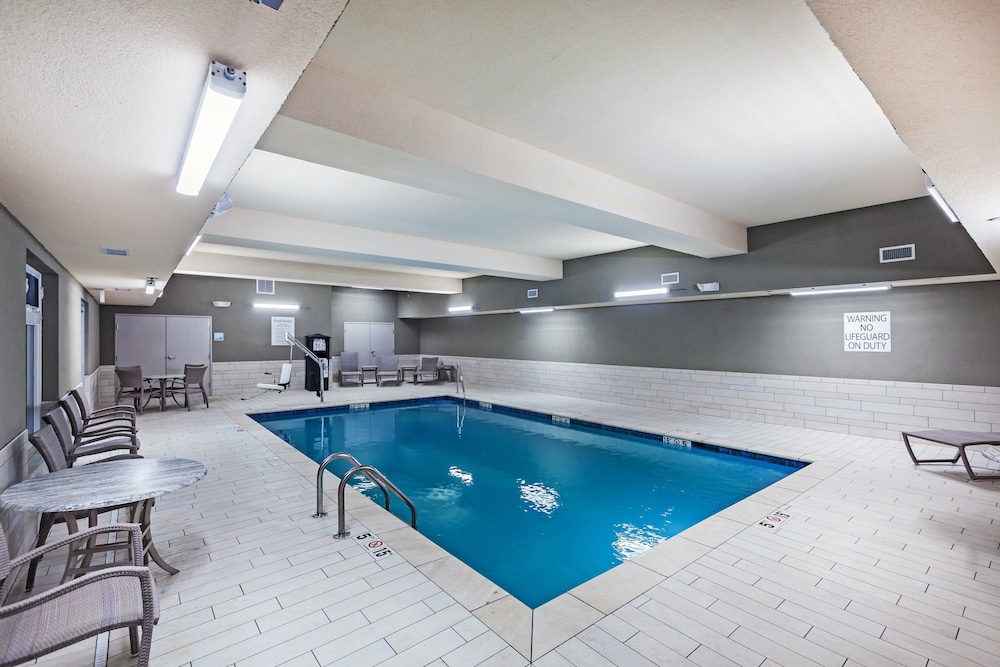 HOLIDAY INN EXPRESS & SUITES COFFEYVILLE 28/48