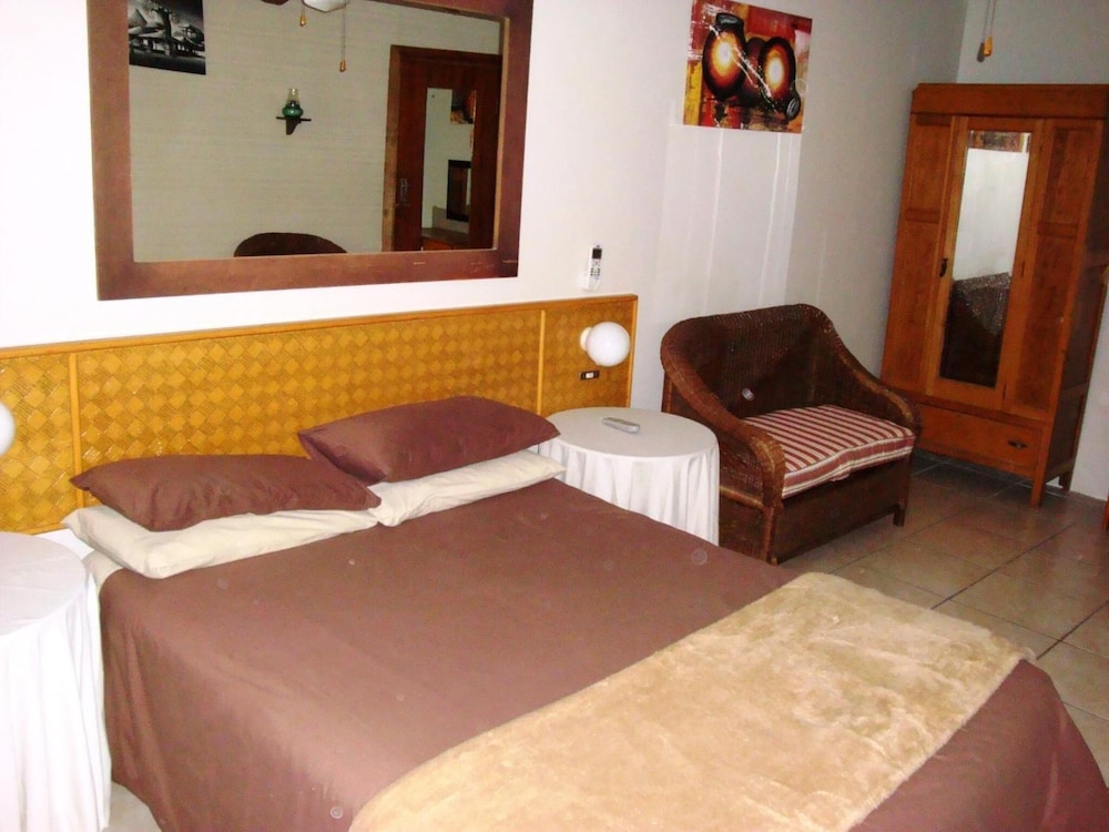 Flintstones Guest House Fourways 21/50