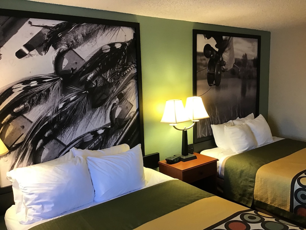Super 8 by Wyndham Conrad MT 21/41