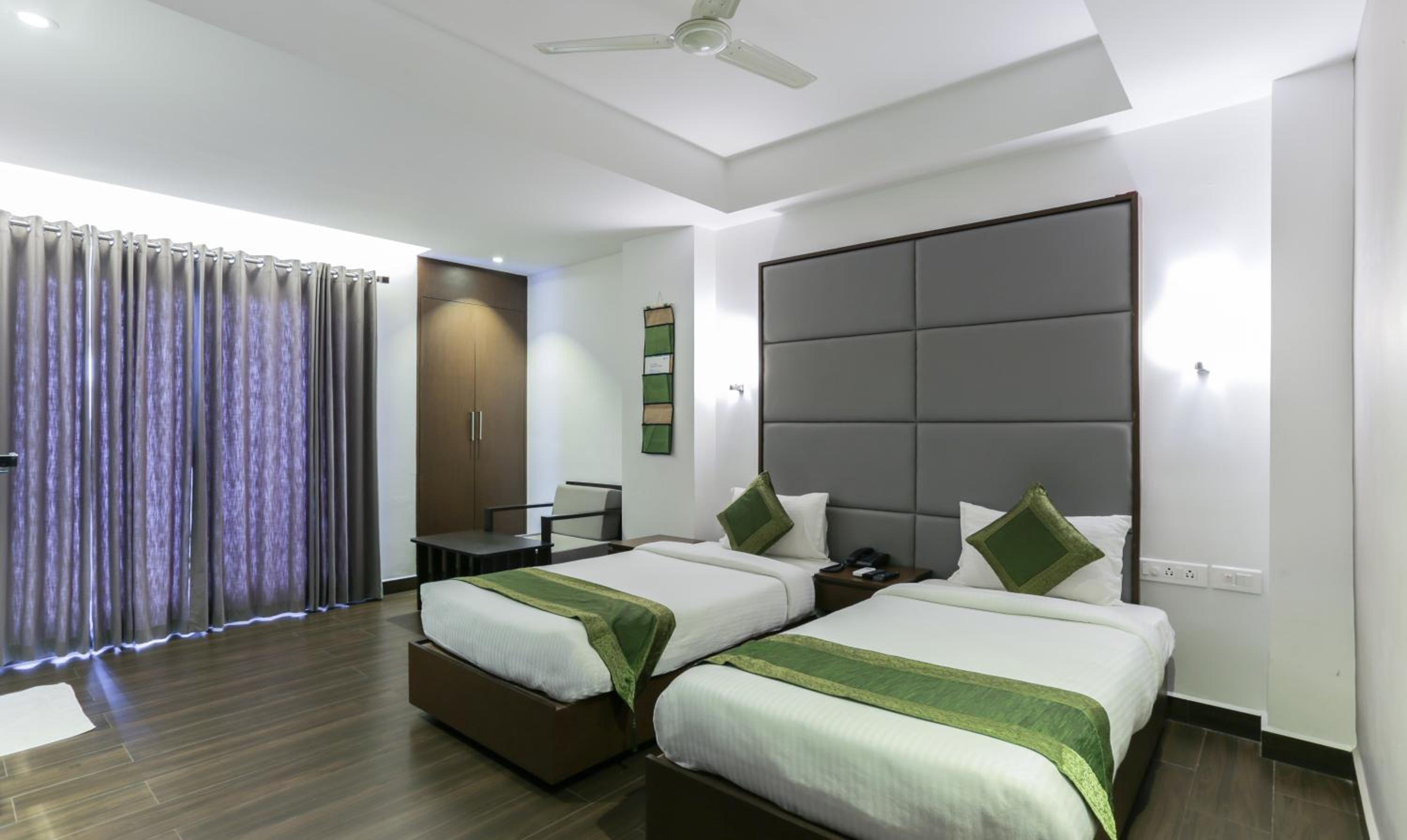 Hotel Crown Suites 14/26