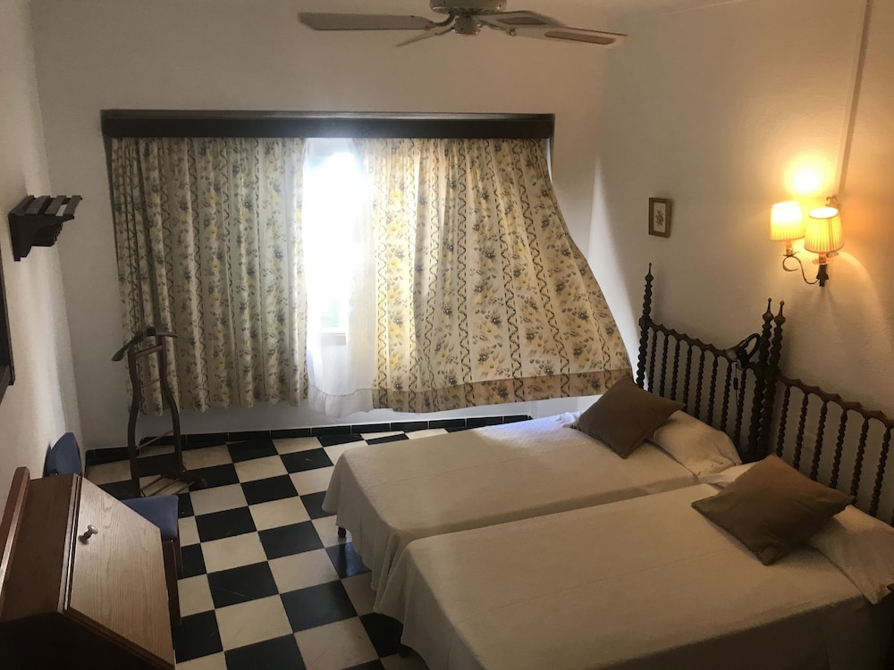 HOSTAL CAS BOMBU 41/56