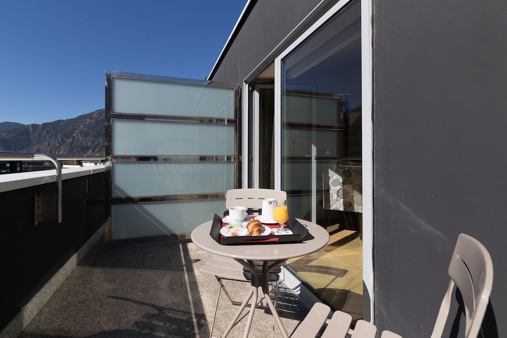 Yomo Centric Hotel 45/50