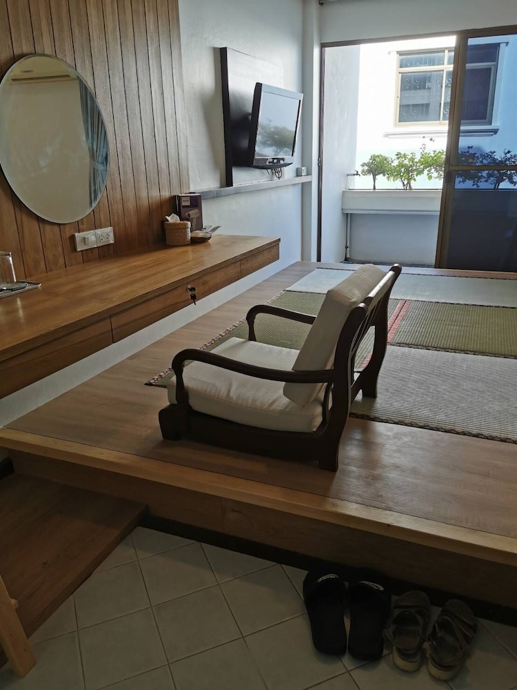 DELUXE, DOUBLE BED