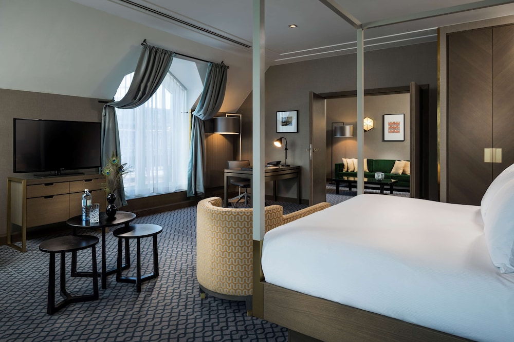 Hilton Vienna Plaza 25/83