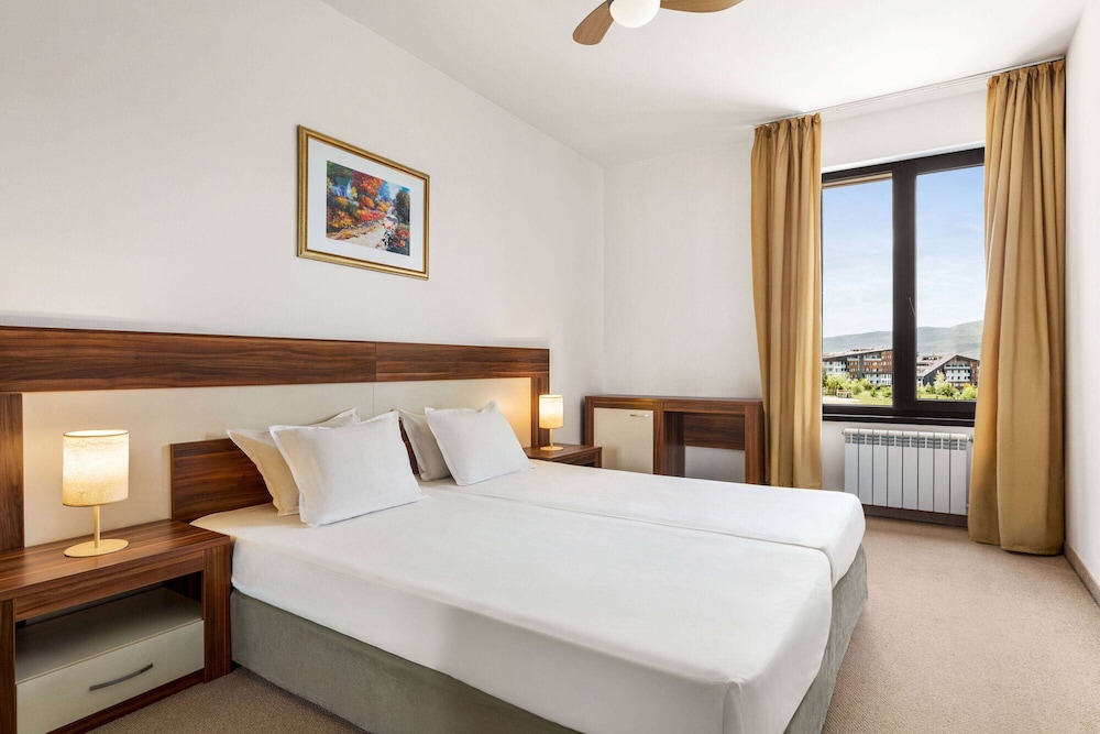 DELUXE, STUDIO, MULTIPLE BEDS