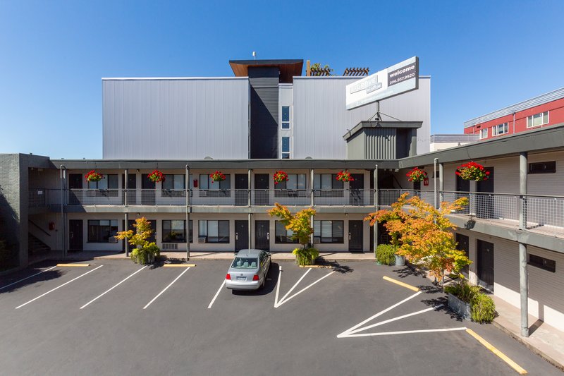 The Grove West Seattle Inn 14/18