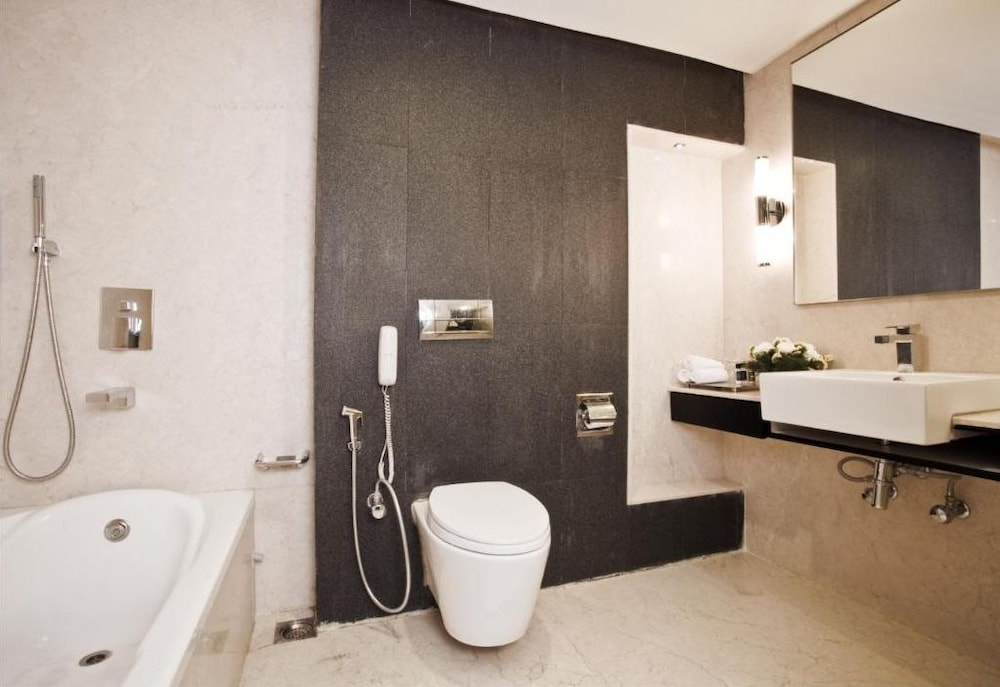 Ebony Boutique Hotel 48/50