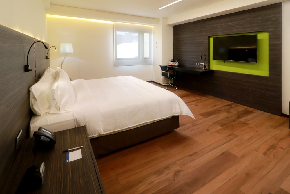 HOLIDAY INN EXPRESS MEXICO AEROPUERTO 16/37