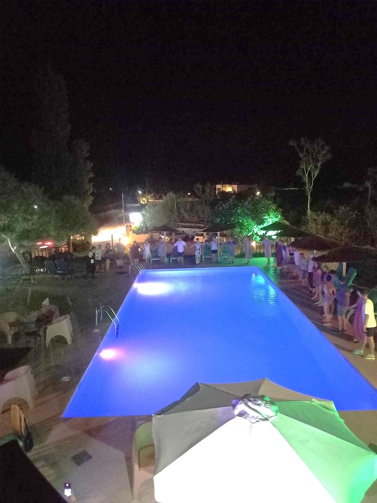 Aegeon Hotel 33/68