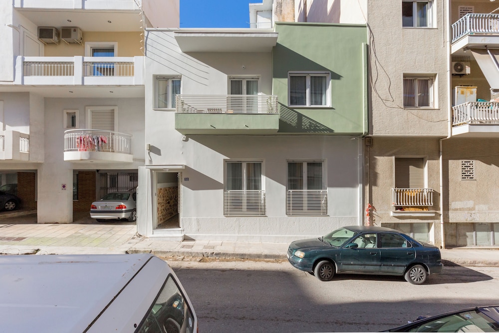 Dinostratus House 52/60