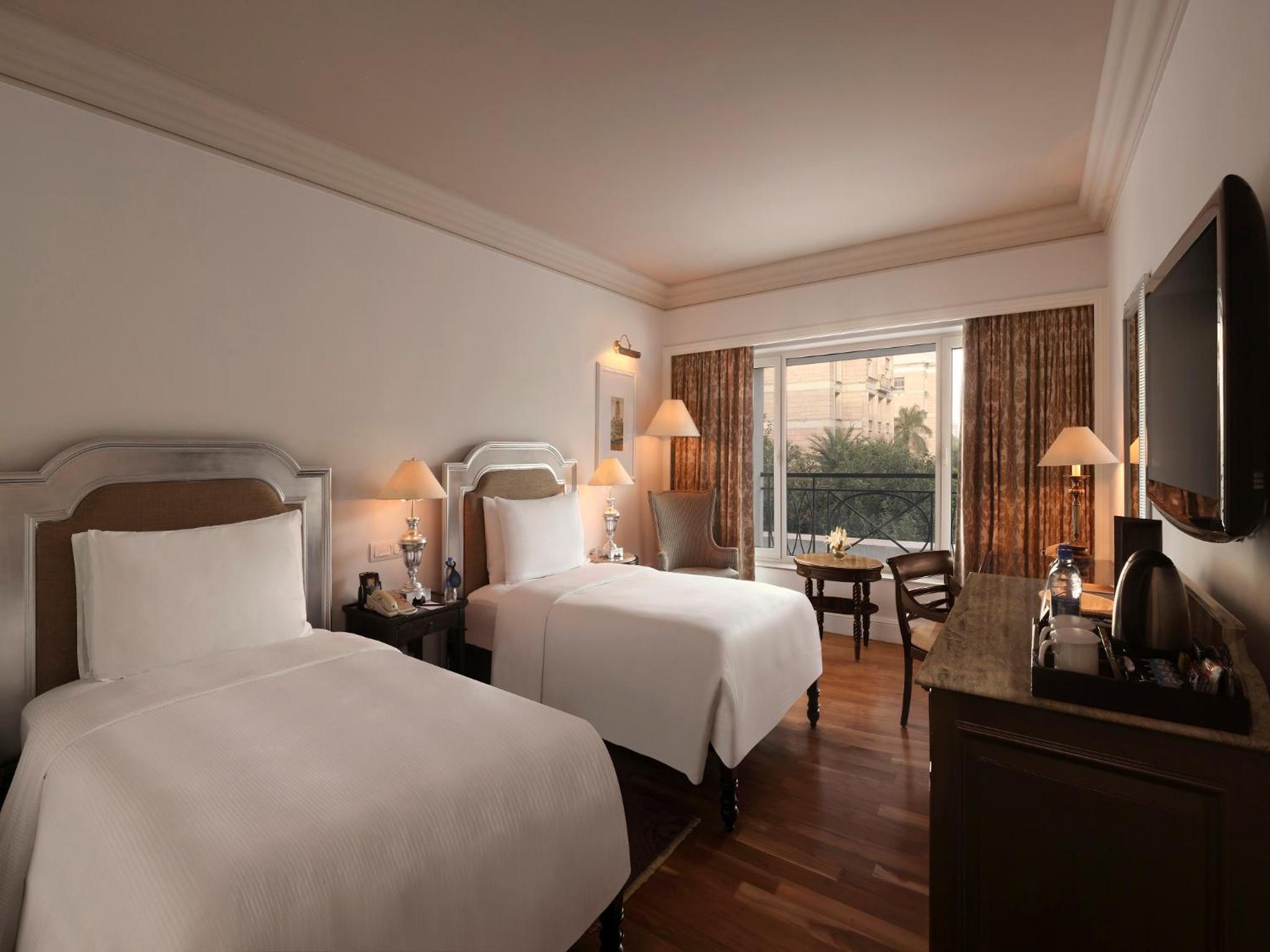Spa, Twin Beds, Pool View