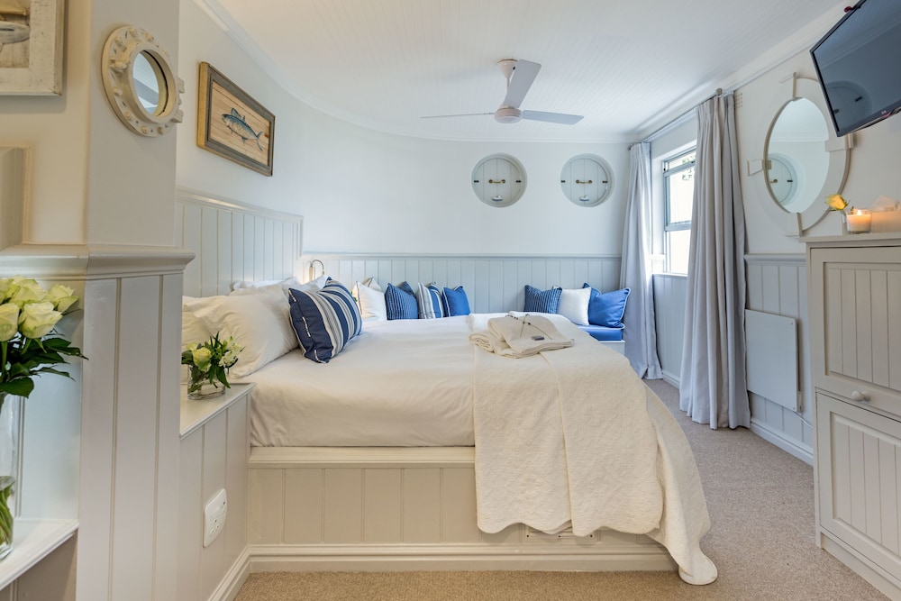 Ocean Watch Guest House 10/37