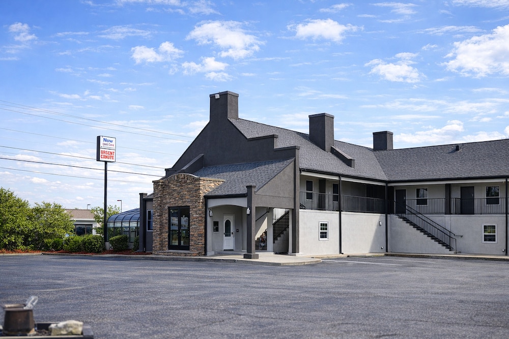 Antioch Quarters Inn and Suites 6/54