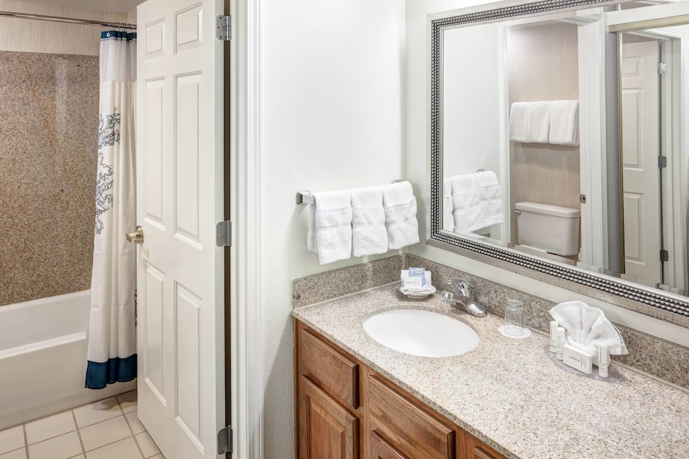 Residence Inn By Marriott Kansas City Country Club Plaza 6/38
