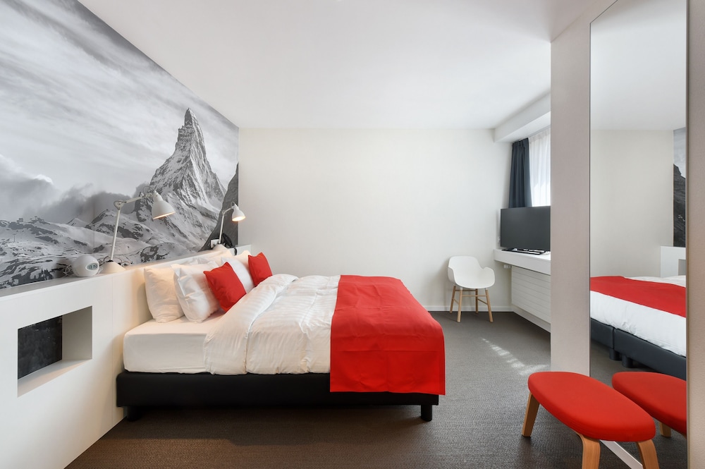 Home Swiss Hotel 41/64