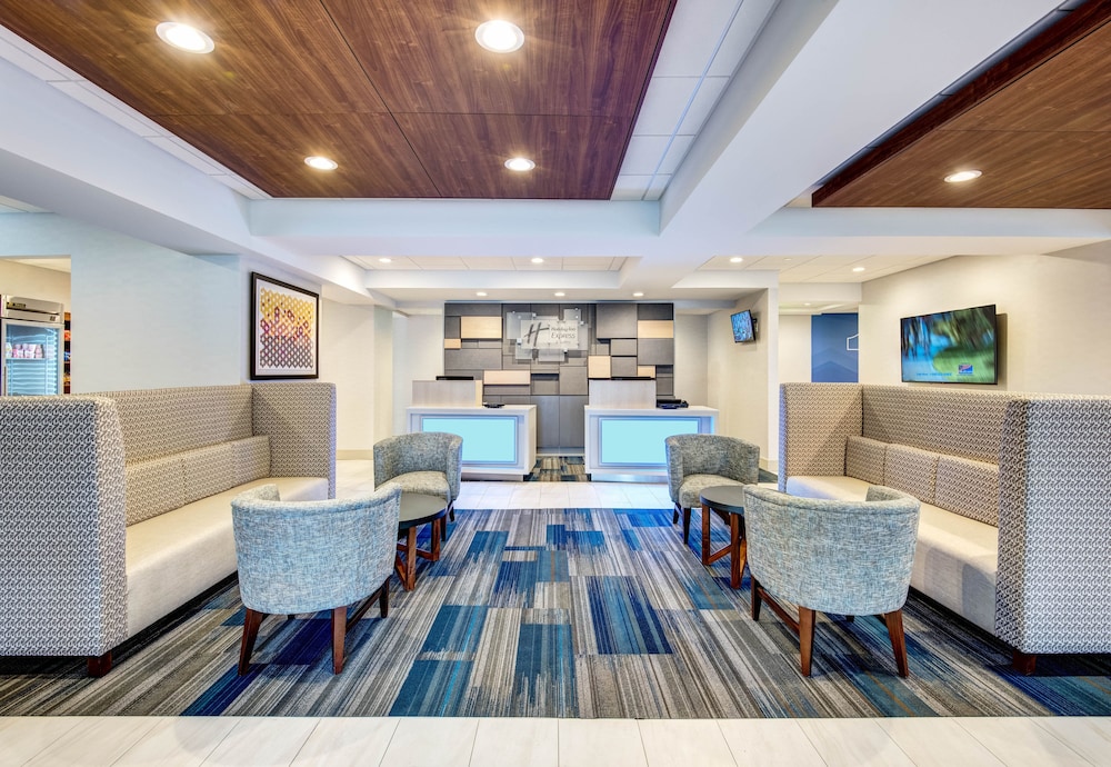 Holiday Inn Express Woodbridge 45/64