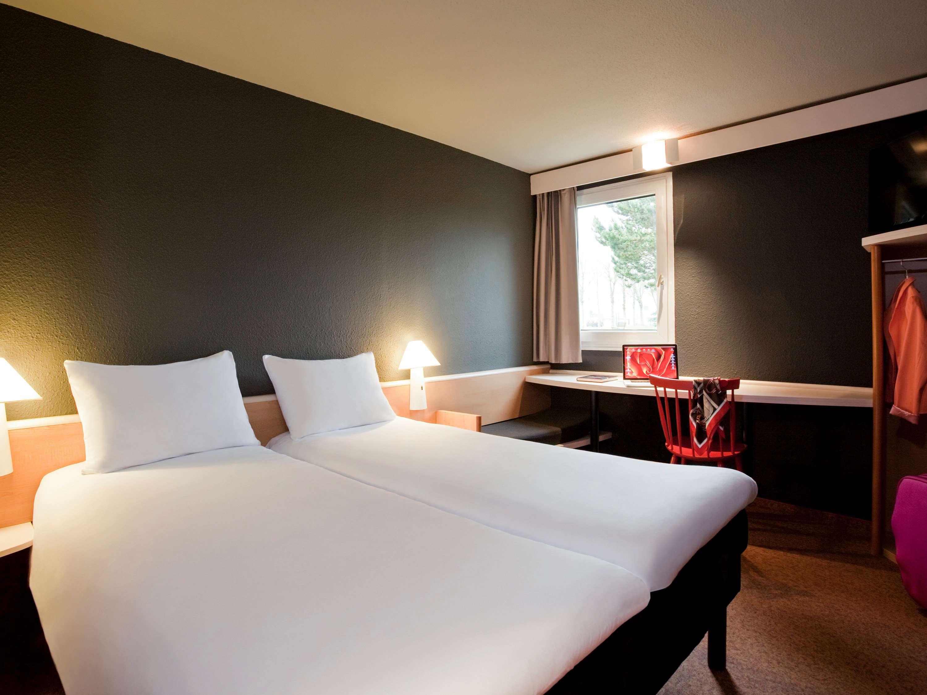 Standard, Twin Beds