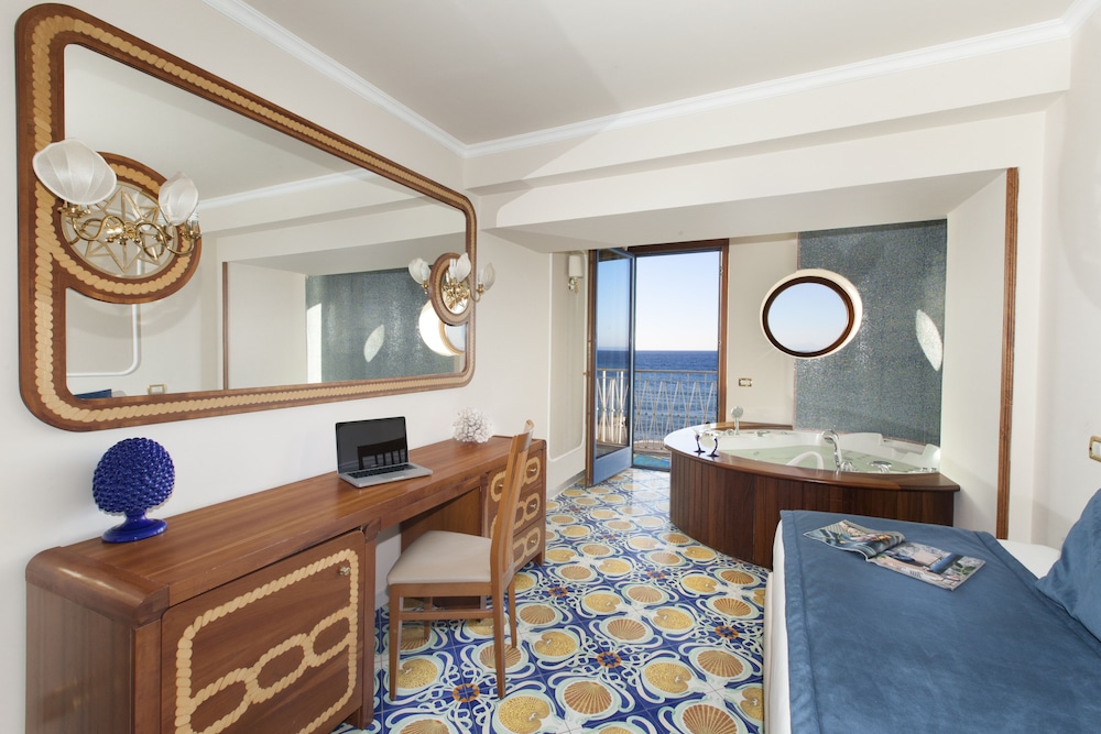 Alimuri Bay Resort 8/61