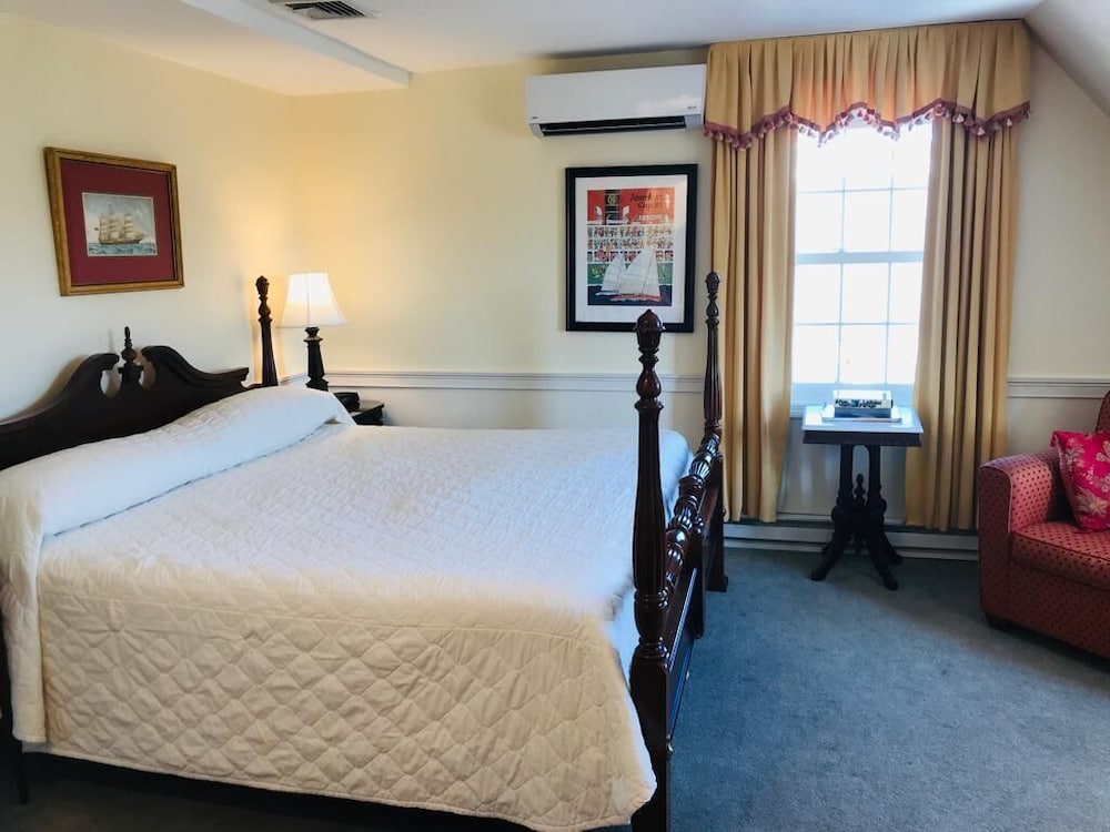 SUITE, KING BED, SOFA