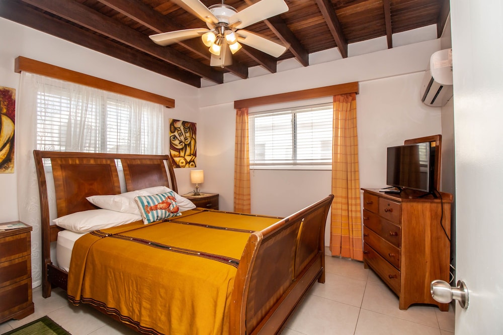 2 Bedrooms, Condo, Standard, King Bed, Beach Front, Ocean View